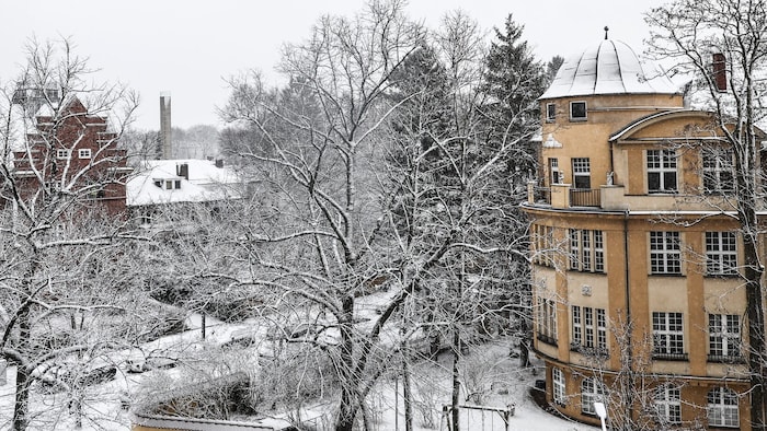 Menschen aus anderen Bezirken nehmen Betroffene auf.