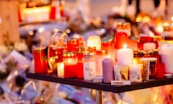 Am Sonntag gedachten Hunderte Menschen der Todesopfer der Brandkatastrophe von Crans-Montana.