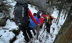 Sechs Mitglieder der Bergrettung St. Wolfgang stiegen zu dem Verletzten auf.
