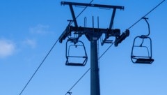 Bei einem Sessellift (Symbolbild) in Galtür kam es zu dem schrecklichen Unfall.