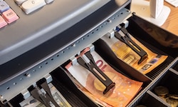 Bargeld: Viele Händler haben auf digitale Kassen ohne Barzahlung umgestellt.