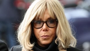 Brigitte Macron wehrte sich gegen die falsche Behauptung, als Mann geboren worden zu sein. 