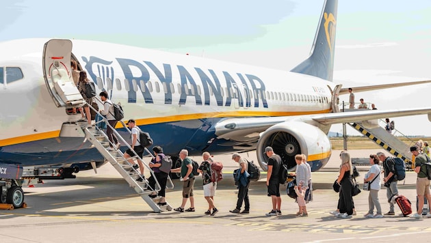 Nicht nur mit den Passagieren des Flughafens Memmingen geht es nach oben. Auch die Zahlen des ...