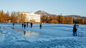 Eishockey ist bei den Wintersportlern am Leopoldskroner Weiher beliebt.