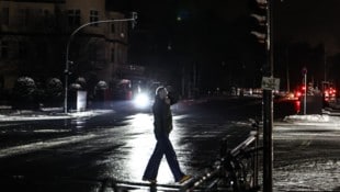 Seit Samstagfrüh waren zunächst etwa 45.000 Haushalte und 2.200 Gewerbeeinheiten ohne Strom.