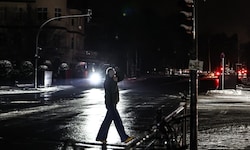 Seit Samstagfrüh waren zunächst etwa 45.000 Haushalte und 2.200 Gewerbeeinheiten ohne Strom.