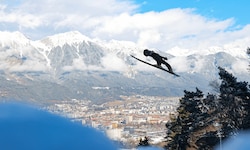 In puncto Auftrieb spielt der Anzug der Skispringer eine entscheidende Rolle.