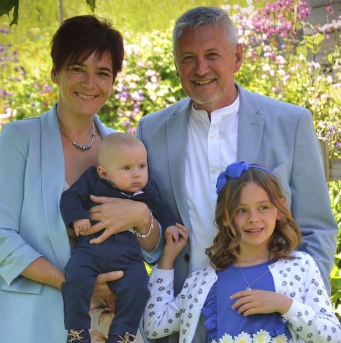 Claus Faller von der Liste Jury mit seiner Frau Ute und den zwei Enkelkindern.