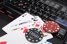 Bis zu einer halben Milliarde Euro soll das illegale Glücksspiel bei uns ausmachen.