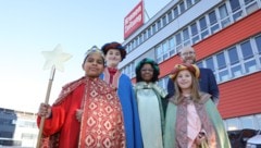Sternsinger aus der Pfarre Unterheiligenstadt besuchten das „Krone“-Pressehaus in Wien.