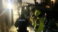 Feuerwehr und Polizei beim Einsatzort in Oberndorf.