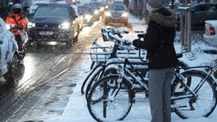 Winter-Schock für Paris: Der Verkehr ist kollabiert, Flüge wurden gestrichen.