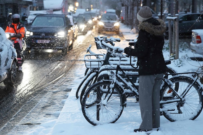 Winter-Schock für Paris: Der Verkehr ist kollabiert, Flüge wurden gestrichen.