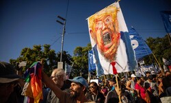 Maduro-Anhänger demonstrieren, das Regime jagt Kollaborateure.