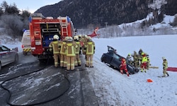 Zahlreiche Einsatzkräfte eilten zum Unfallort.