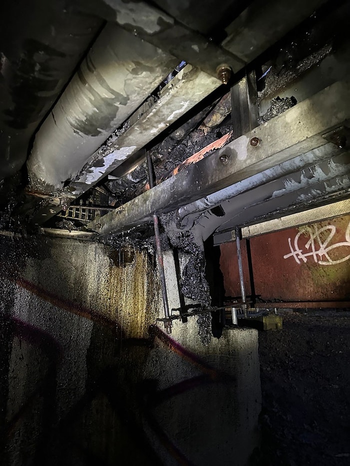 Grund für den großflächigen Stromausfall war ein Brandanschlag auf eine Kabelbrücke am ...