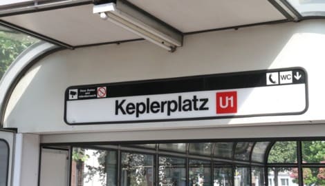 Die Polizei wurde am Keplerplatz auf den E-Scooterfahrer aufmerksam (Archivbild).