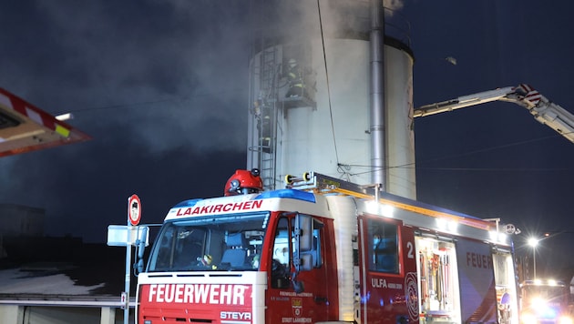 Erst als das Silo geleert wurde, konnte der Brand gänzlich gelöscht werden