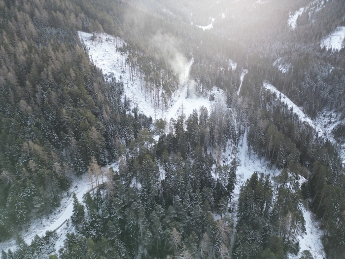 Kein Rauch – nur Kunstschnee und Dampf.