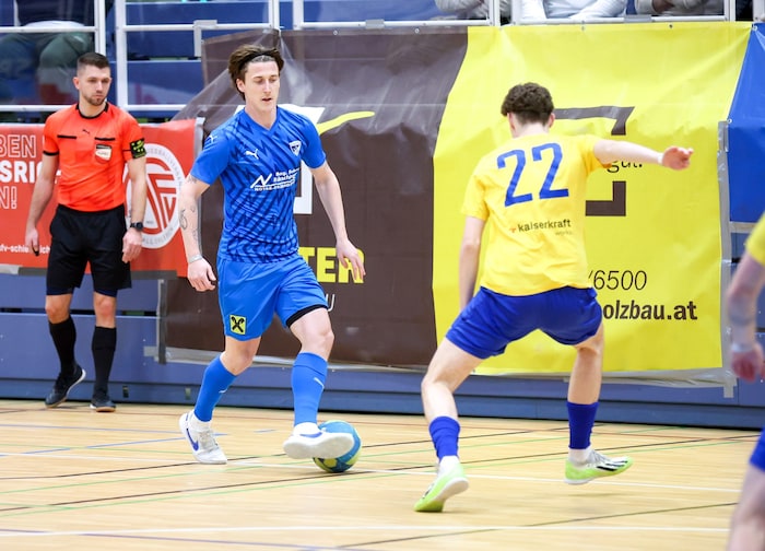 Bürmoos (li.) und der SAK kamen in der Gruppe weiter.