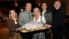 Francesca Beckenbauer, Johannes Mitterer, Heidi Beckenbauer mit Sohn Joel und Moderator Johannes ...