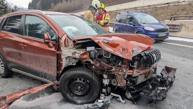 Am Dreikönigstag krachte ein Lenker mit dem Auto in die Betonleitwand.