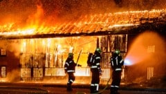 Auch andere Mieter hatten Fahrzeuge in dem Stadel geparkt, der zu Silvester niederbrannte.