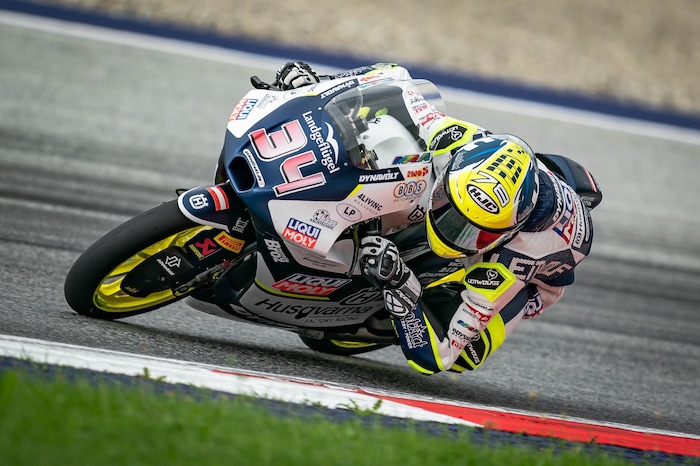 . . . und mit vollem Einsatz beim Rennen