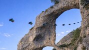 Premiere in Spanien: Loibl flog durch den Felsbogen 