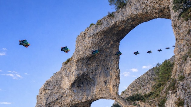 Premiere in Spanien: Loibl flog durch den Felsbogen