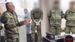 Der Unteroffizier (li.) soll im privaten Army-Shop in Enns die dort angebotenen Waren vor ...