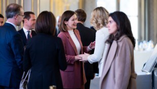 Ministerin Plakolm beim Austausch mit dem fanzösischen Staatssekretär für EU-Angelegenheiten ...