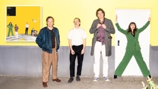 Frank Spilker (2.v.r.) und seine Spießgesellinnen legen ein famoses neues Album mit den Sternen ...