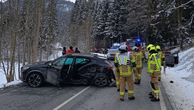 Aufgrund des Unfalls musste die Bundesstraße zwischenzeitlich gesperrt werden.