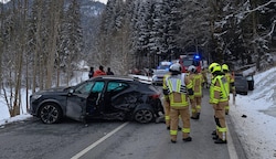 Aufgrund des Unfalls musste die Bundesstraße zwischenzeitlich gesperrt werden.