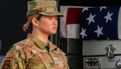 Das US-Verteidigungsministerium geht beim Kampfniveau „keine Kompromisse ein, um Quoten oder ...