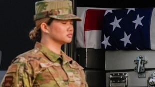 Das US-Verteidigungsministerium geht beim Kampfniveau „keine Kompromisse ein, um Quoten oder ...