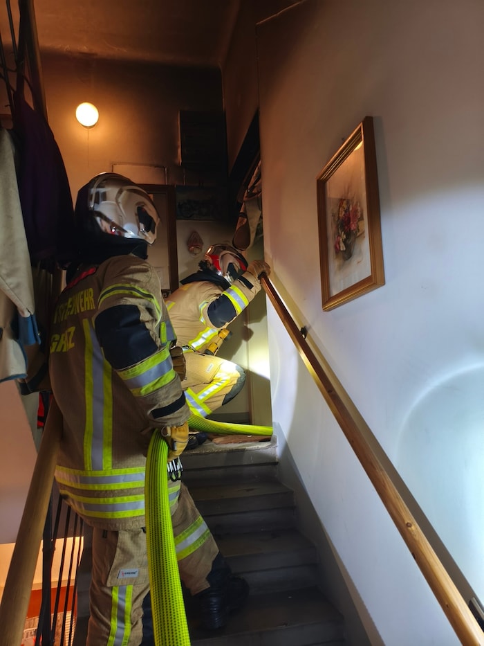 Die Grazer Berufsfeuerwehr konnte den vermissten 88-Jährigen finden und letztlich auch retten.