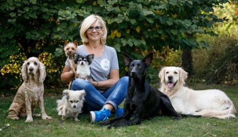 Katharina Rupp mit ihren Hunden. 