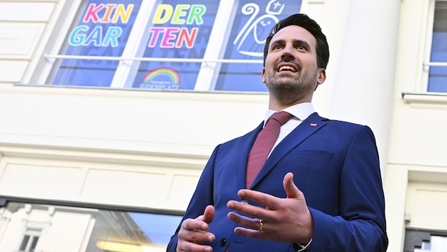 Bildungsminister Christoph Wiederkehr (NEOS) war lange für die Wiener Kindergärten und Schulen ...