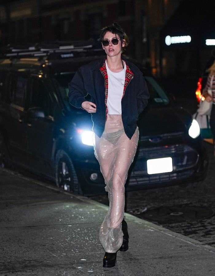 Kristen Stewart ließ ihr schwarzes Höschen unter dem transparenten Stoff hervorblitzen.