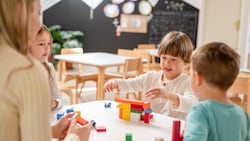 In den Vorschulklassen liegt der Fokus stärker auf Spielen und Bewegung (Symbolbild).  