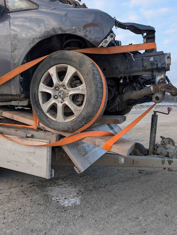The 19-year-old had tried to extend the trailer with wooden boards.