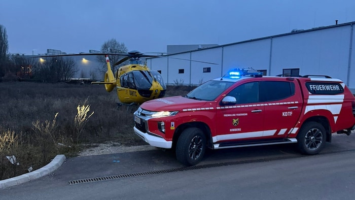 Der Notarzthubschrauber brachte die schwer verletzte Person ins Krankenhaus.