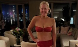 Amy Schumer postete mehrere Bikinifotos von sich, um ihren neuen Körper zu zeigen. 