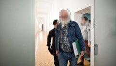 Auch der ältere Täter soll laut Anklage sexuelle Handlungen an den Kindern durchgeführt haben.