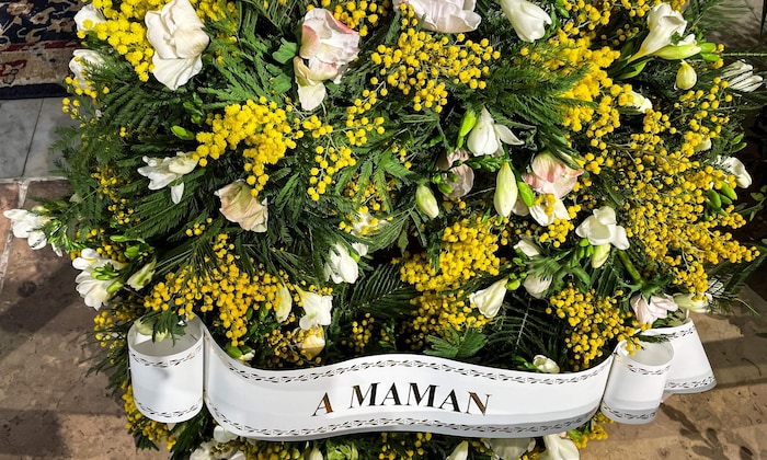 Das Blumengesteck von Bardots einzigem Sohn Nicolas Charrier