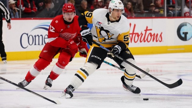 Marco Kasper (li.)  ist mit Detroit im Hoch, läuft aber Toren hinterher