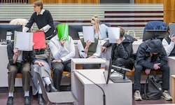 Die Angeklagten waren vor Gericht sehr fotoscheu.