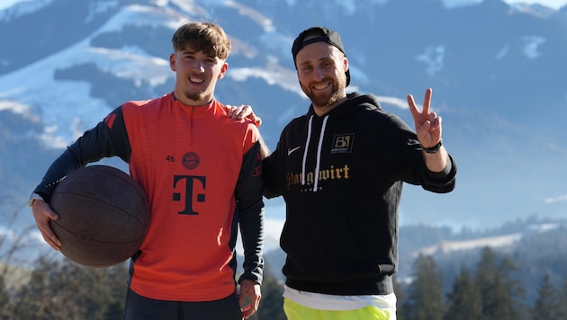 Lennart Karl arbeitete beim Stanglwirt in Going mit Björn Schulz. Auch der Medizinball war beim ...